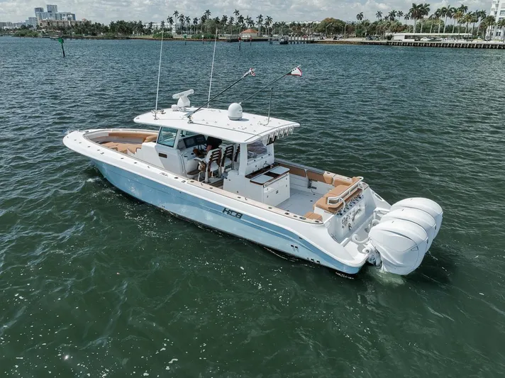 Mo Jack Yacht Photos Pics 2022 HCB Lujo boat cruising on a sunny day in open water.