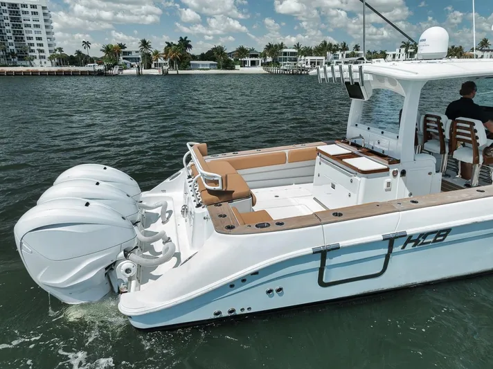 Mo Jack Yacht Photos Pics 2022 HCB Lujo boat with triple engines cruising on a sunny day.