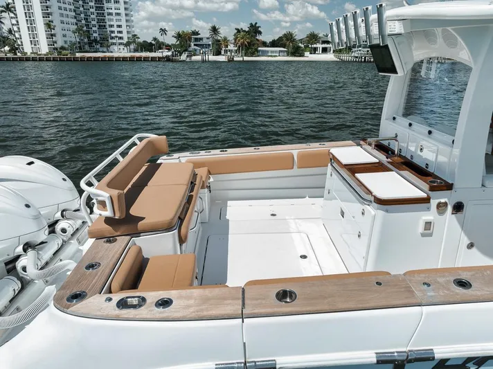 Mo Jack Yacht Photos Pics Luxury HCB Lujo 2022 boat with spacious seating and sleek design on the water.