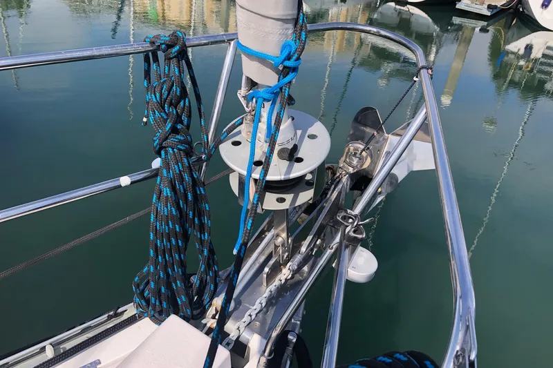 Charmed Life Yacht Photos Pics Bow of 2000 Catalina 470 sailboat with ropes and anchor in marina.