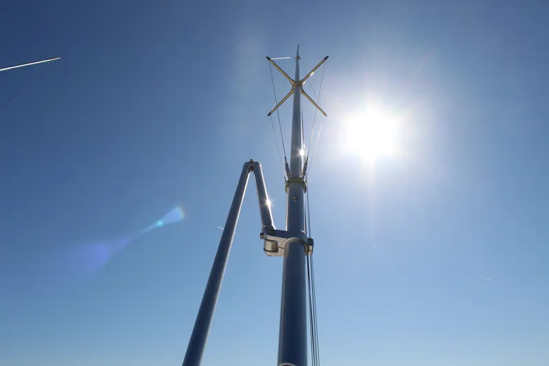 Tide Traveler Yacht Photos Pics Grady-White Express 330 mast against clear blue sky, 2008 model.