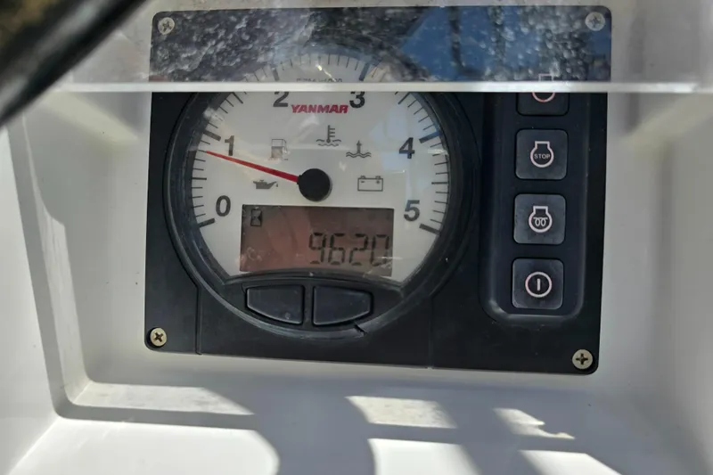 Yacht Photos Pics Yanmar engine gauge on 2017 Jeanneau Sun Odyssey 389 sailboat, displaying 962 hours.