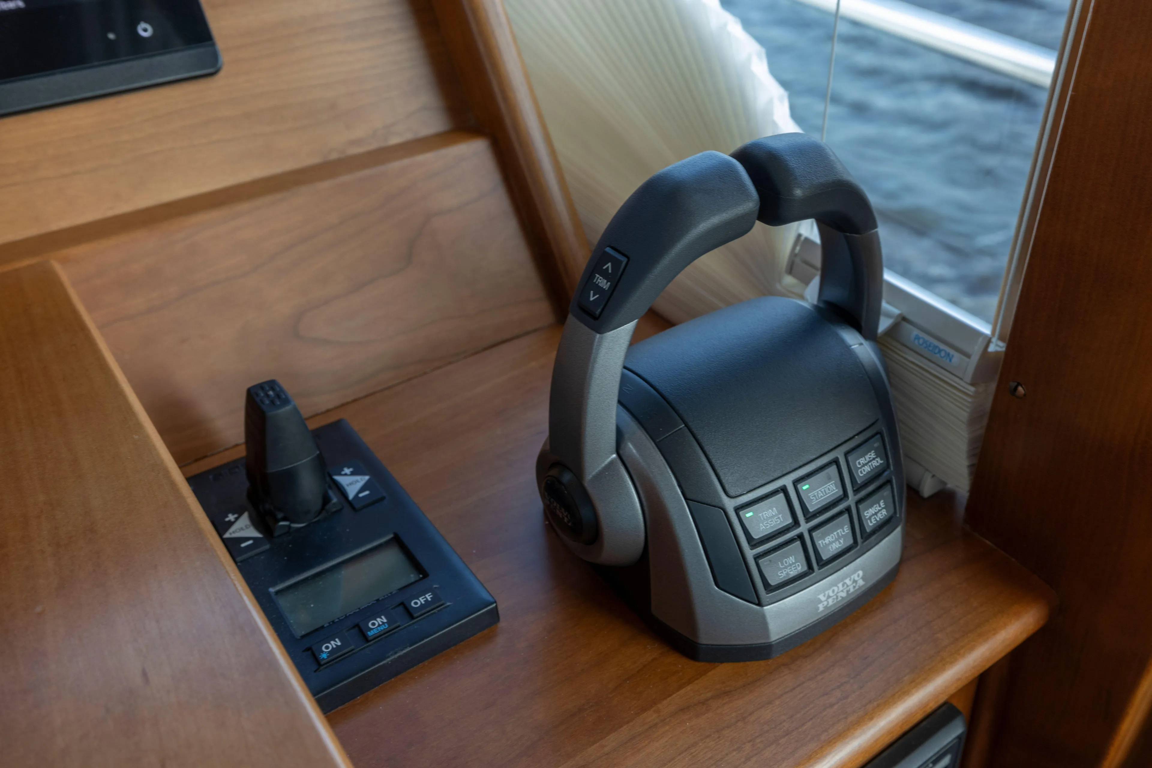 Beach To Beach Yacht Photos Pics Optional bow thruster