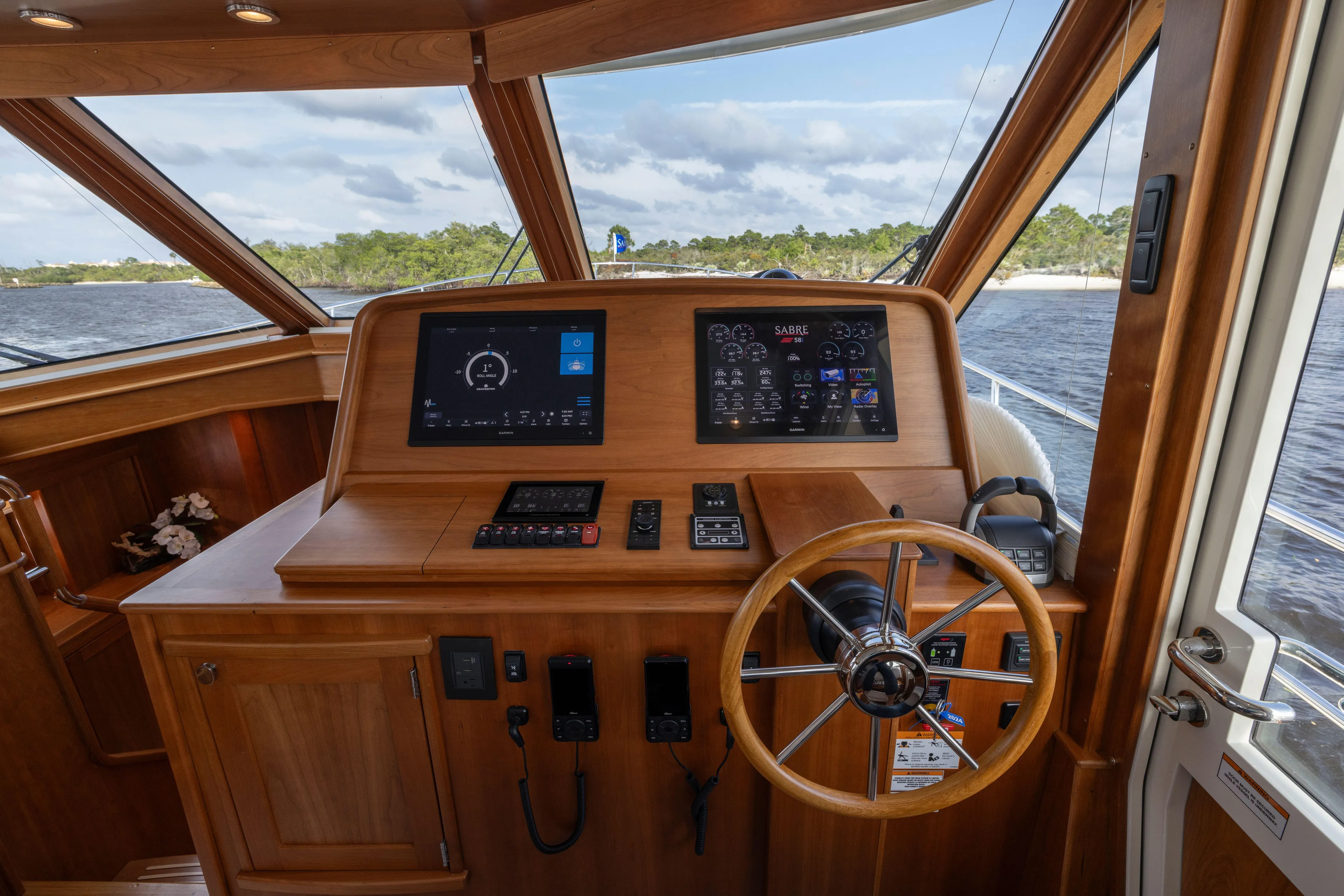 Beach To Beach Yacht Photos Pics Helm Station clean and complete