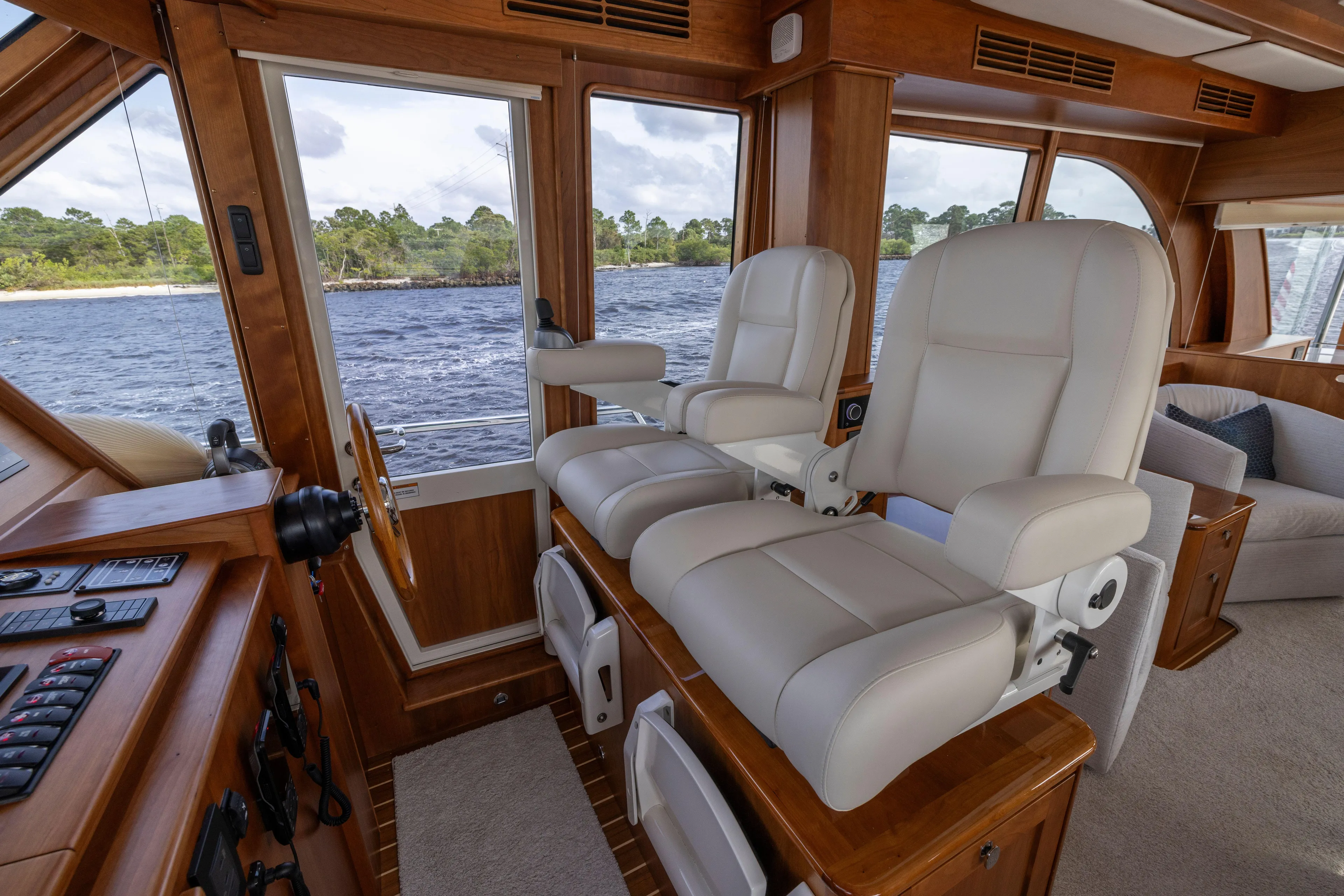 Beach To Beach Yacht Photos Pics Plenty of very comfortable helm seating