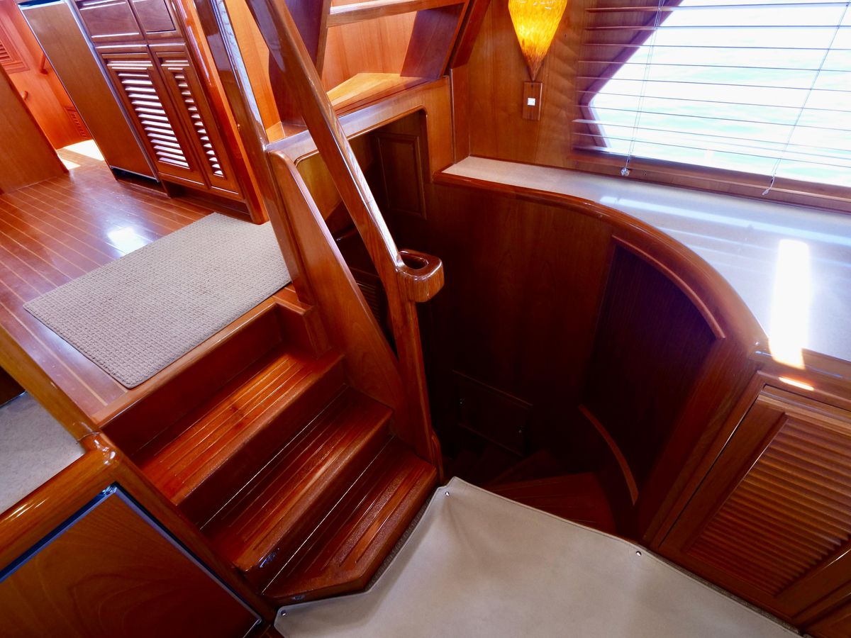 2000 Offshore Yachts 62 