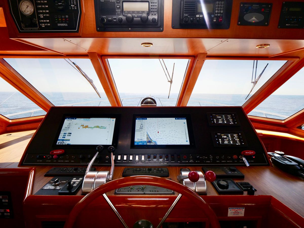 2000 Offshore Yachts 62 