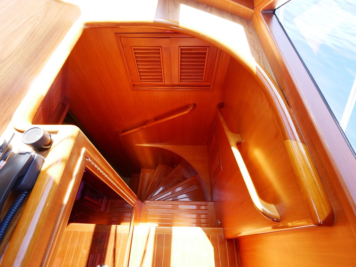 2000 Offshore Yachts 62 