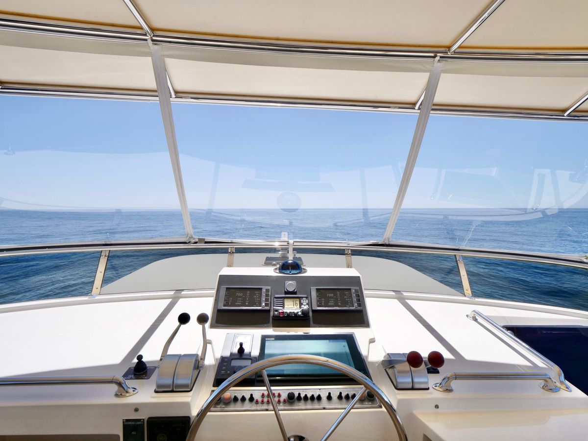 2000 Offshore Yachts 62 