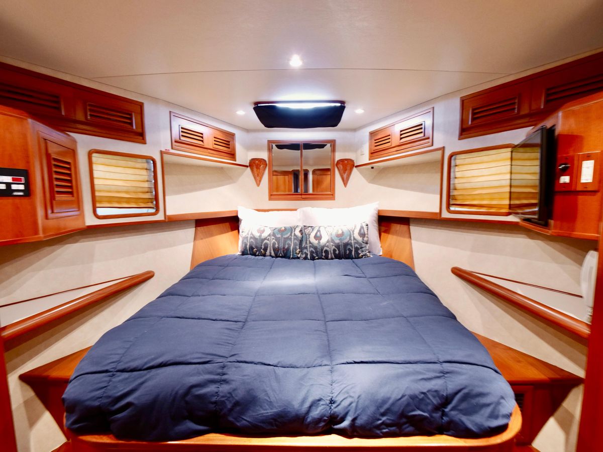 2000 Offshore Yachts 62 
