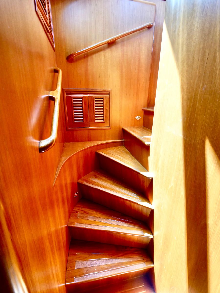2000 Offshore Yachts 62 