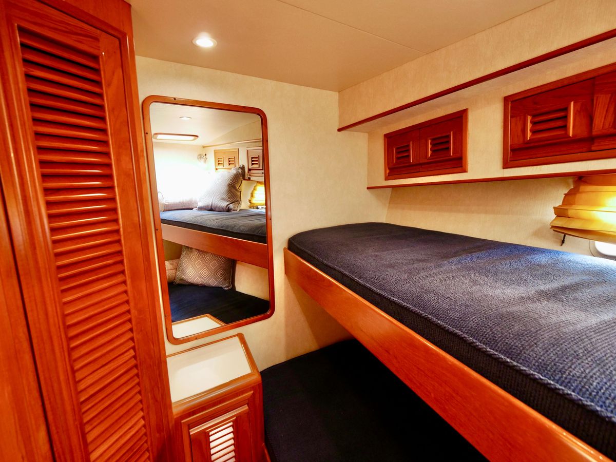 2000 Offshore Yachts 62 