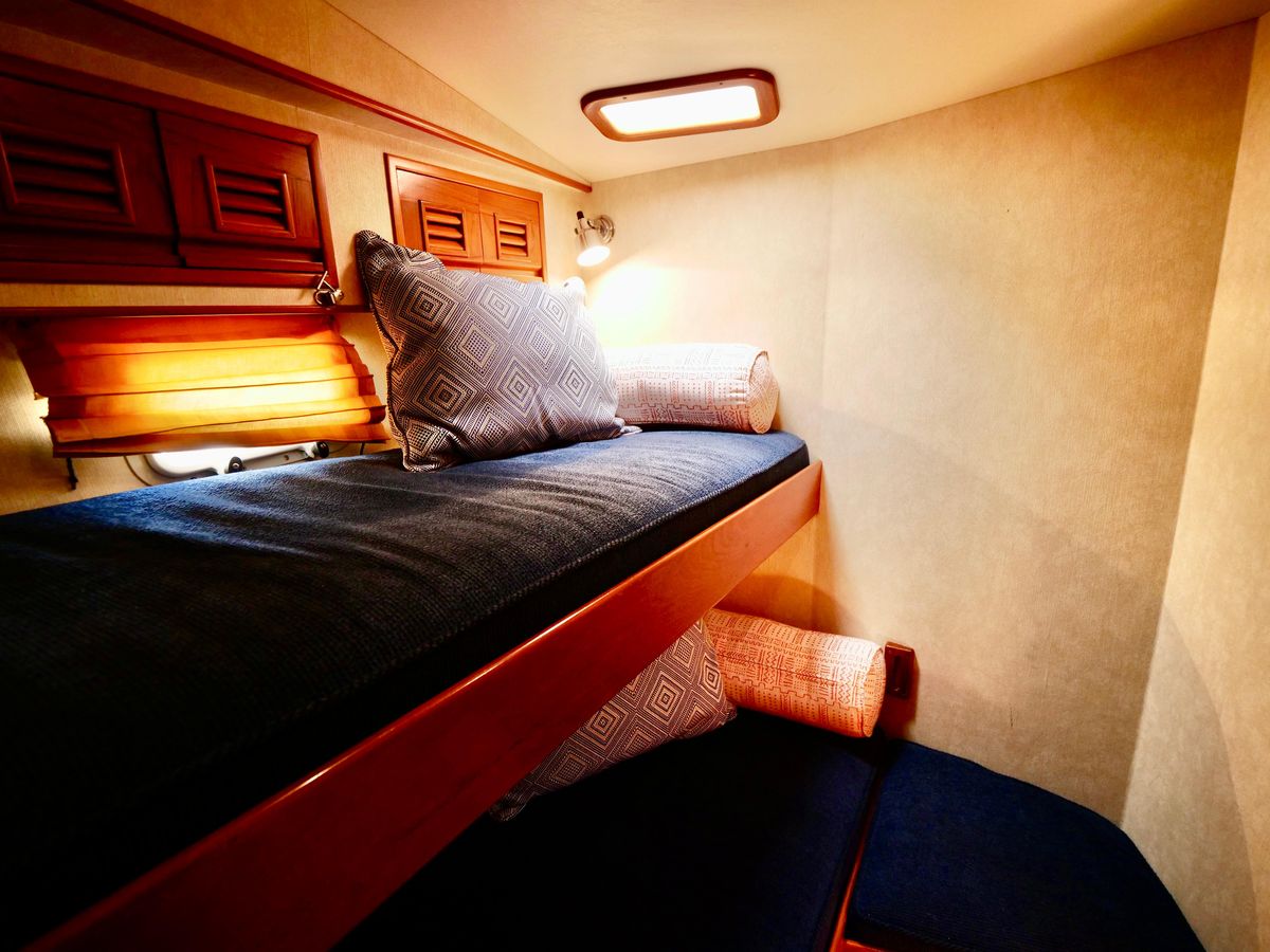 2000 Offshore Yachts 62 