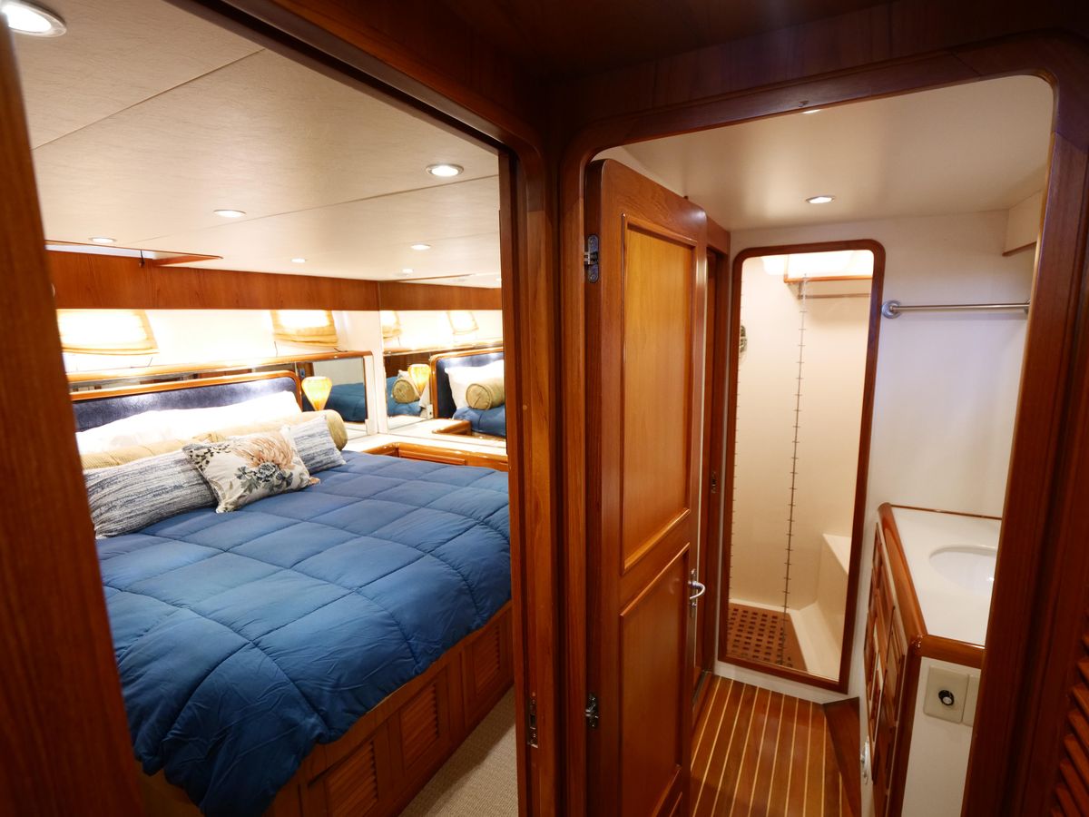 2000 Offshore Yachts 62 