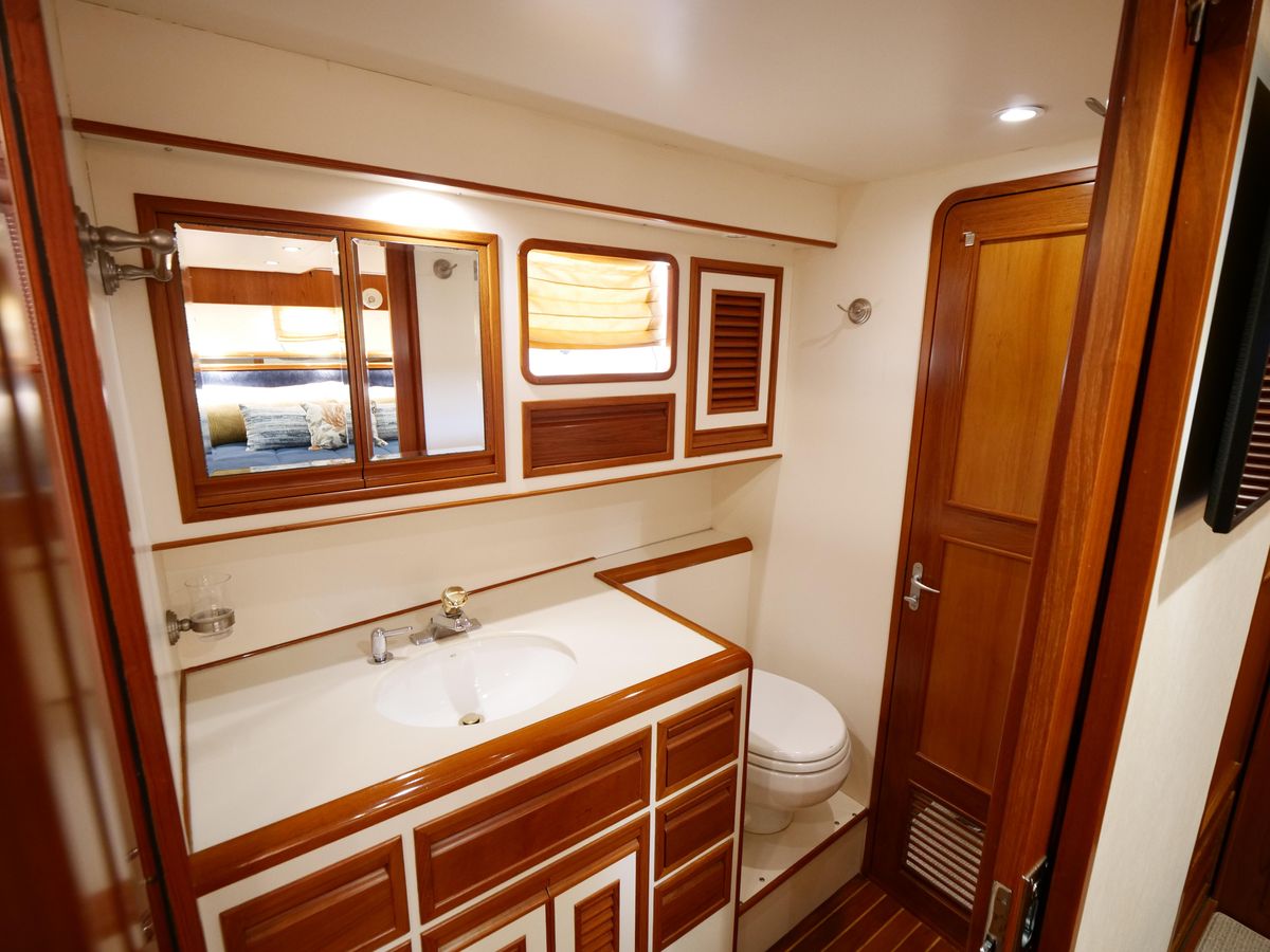 2000 Offshore Yachts 62 
