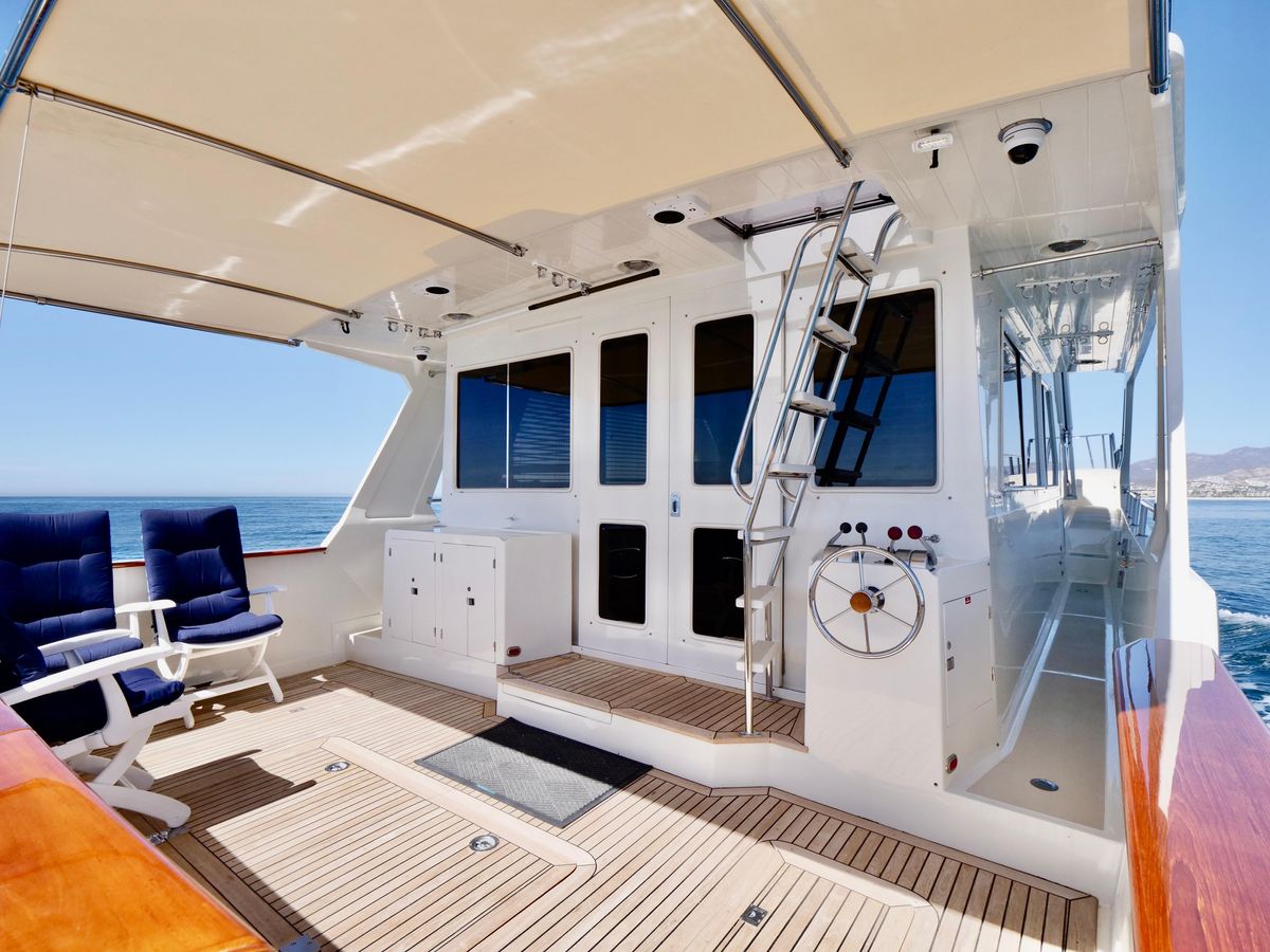2000 Offshore Yachts 62 