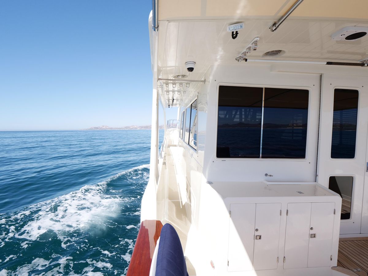 2000 Offshore Yachts 62 