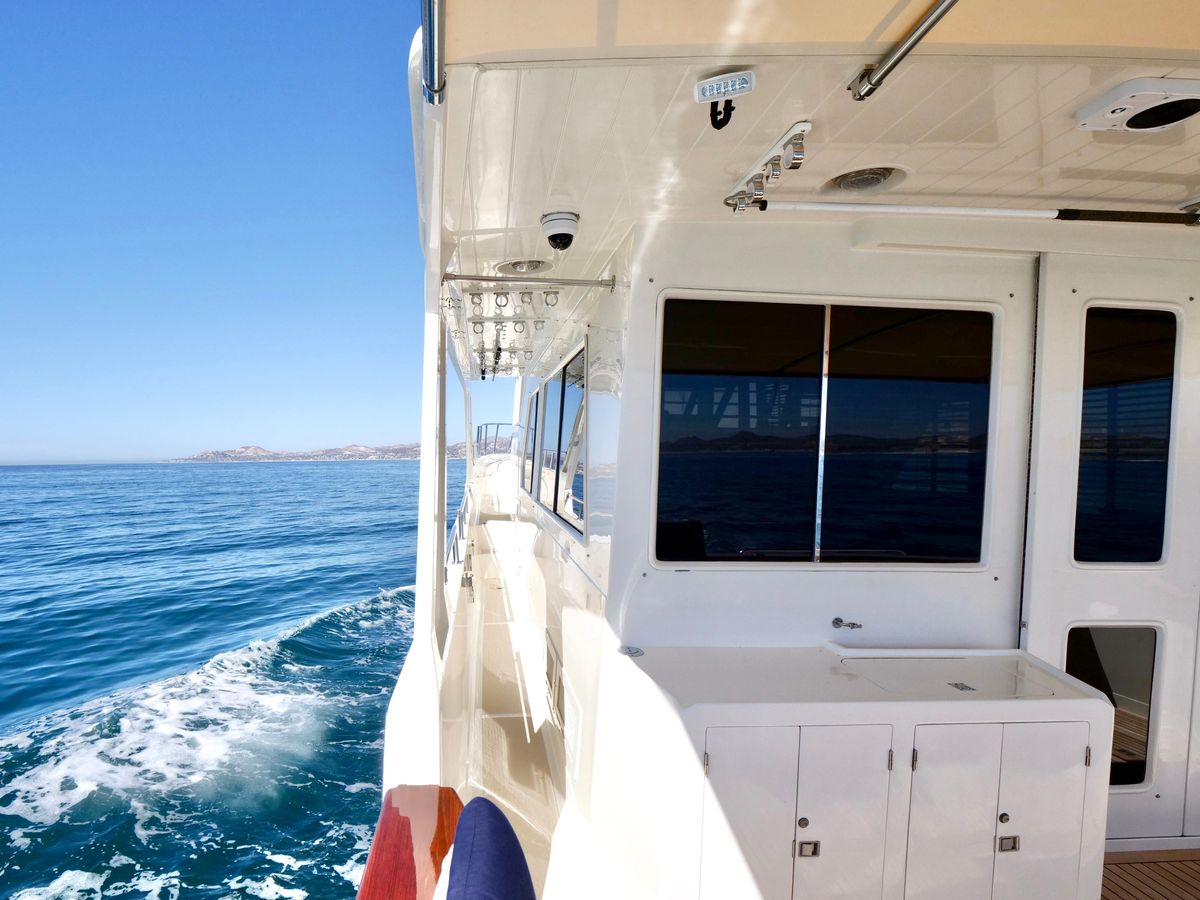 2000 Offshore Yachts 62 