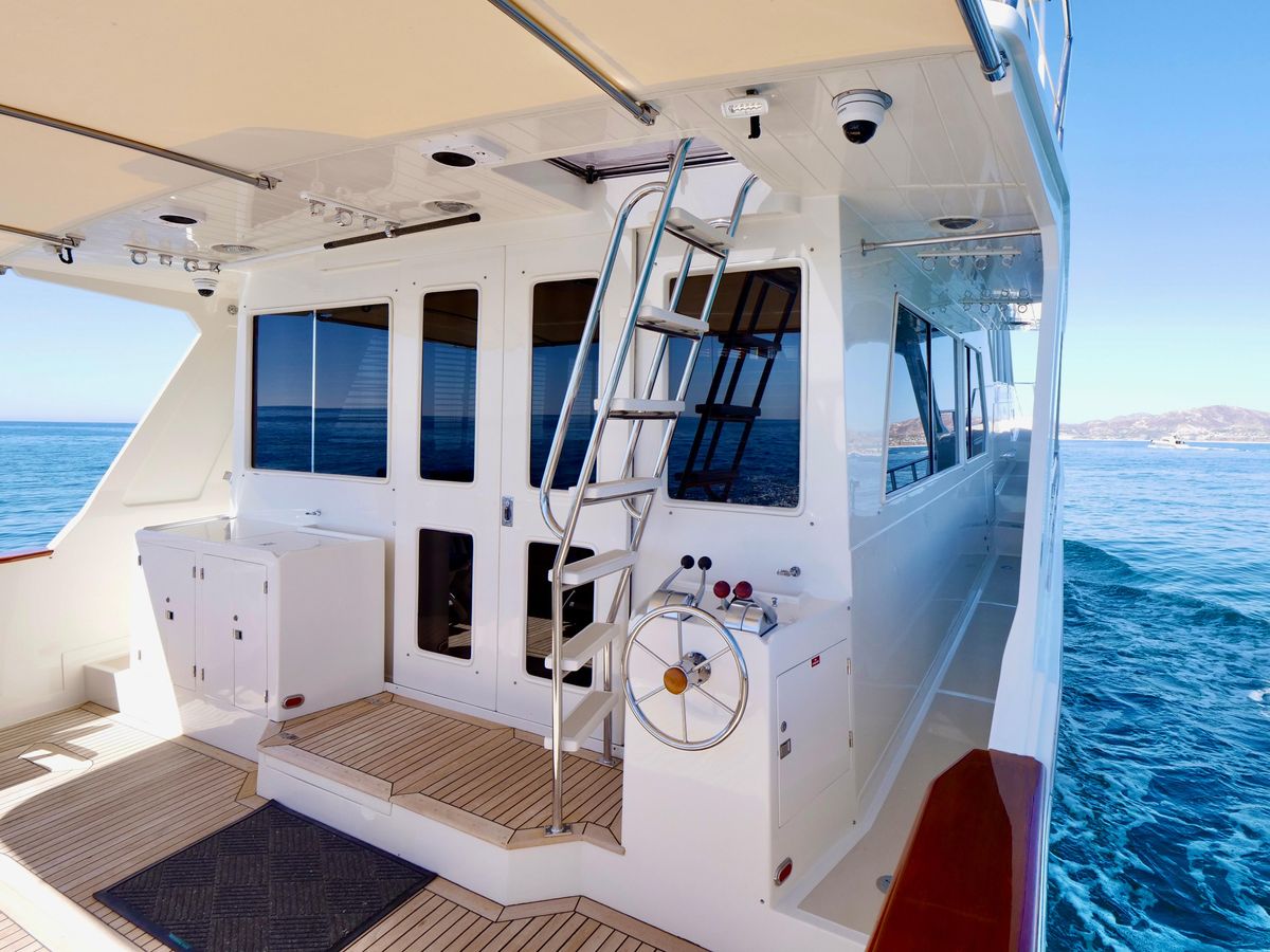 2000 Offshore Yachts 62 