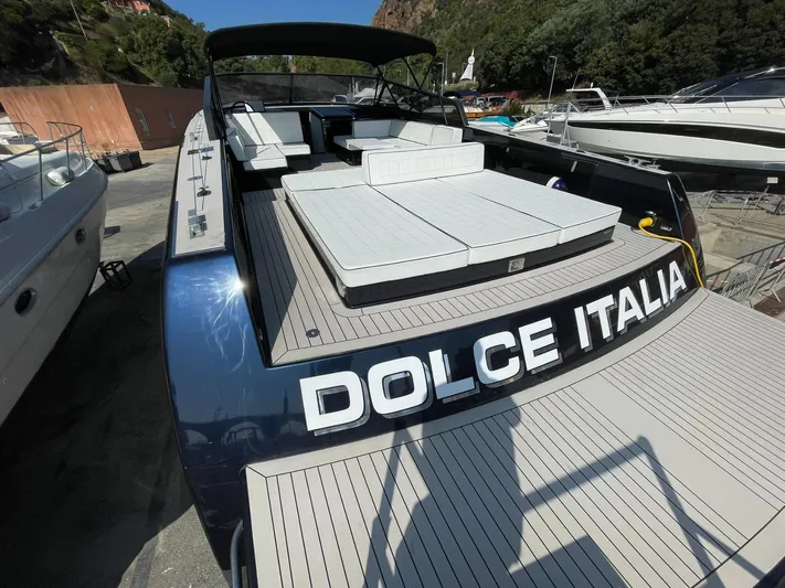 Dolce Italia Yacht Photos Pics 