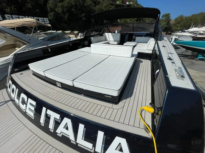 Dolce Italia Yacht Photos Pics 