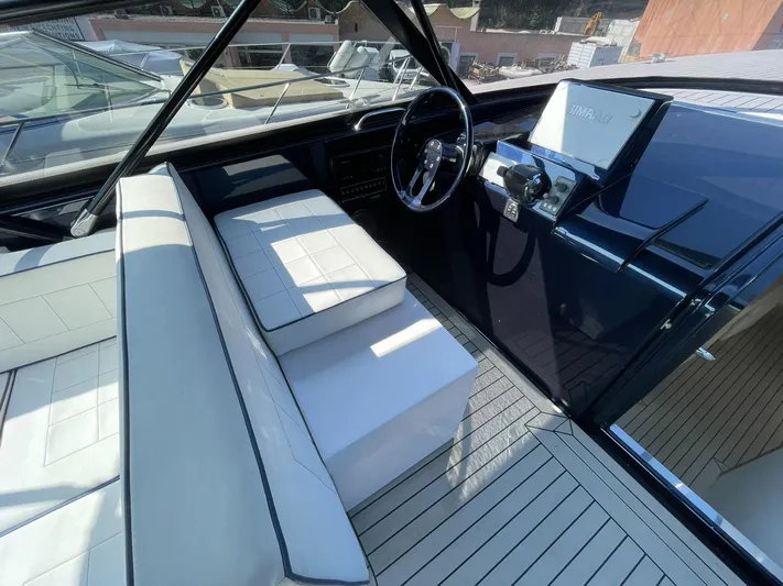 Dolce Italia Yacht Photos Pics 