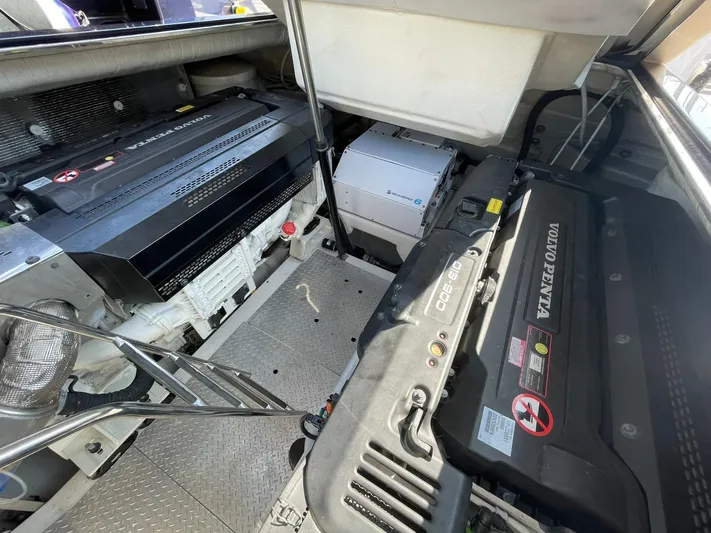 Dolce Italia Yacht Photos Pics 