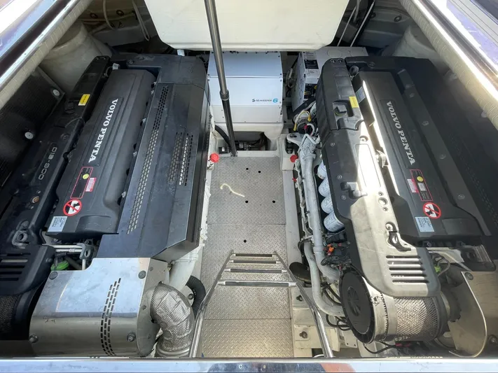 Dolce Italia Yacht Photos Pics 