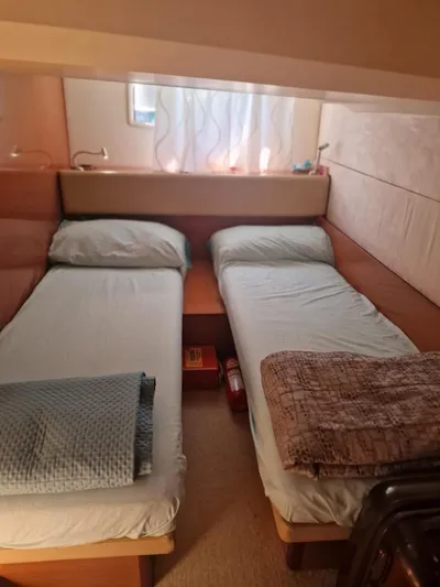  Yacht Photos Pics 2008 Jeanneau Prestige 38 S cabin with twin beds and cozy decor.