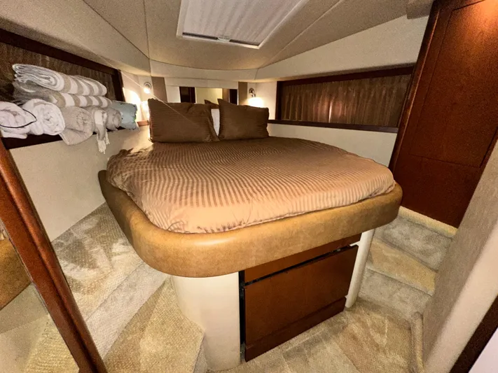 Bad Kitty Yacht Photos Pics Luxurious cabin interior of 2007 Sea Ray 380 Sundancer yacht with cozy bedding.