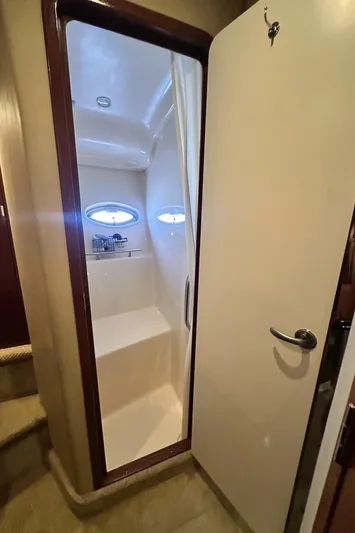 Bad Kitty Yacht Photos Pics 2007 Sea Ray 380 Sundancer bathroom interior with shower and porthole window.