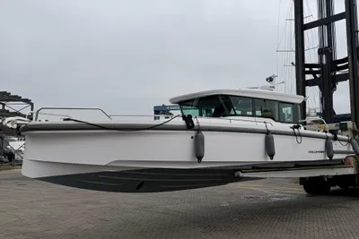 2022 Axopar 37 Cross Cabin