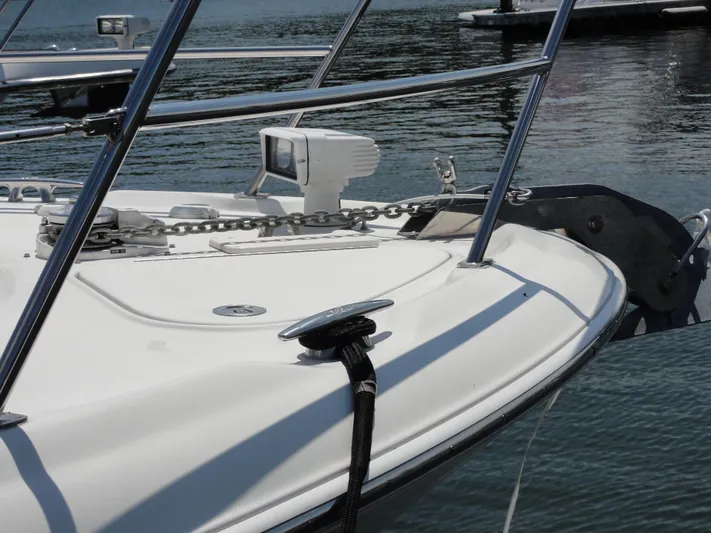  Yacht Photos Pics 2003 Sea Ray 380 Sundancer boat deck with railing and anchor chain.