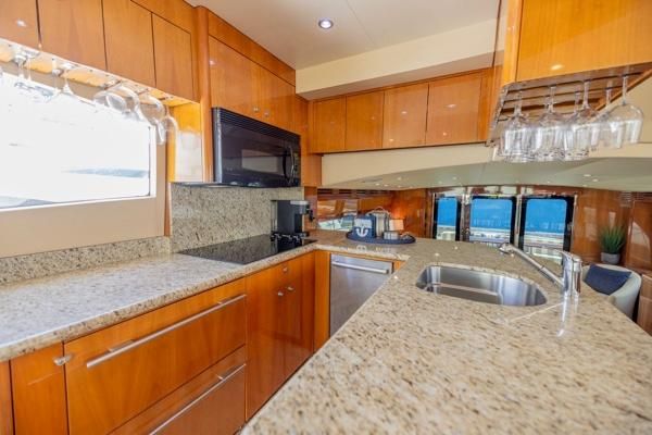 2006 Hatteras 64 