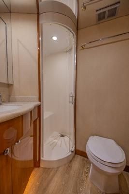 2006 Hatteras 64 