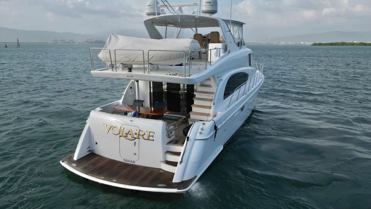 2006 Hatteras 64 