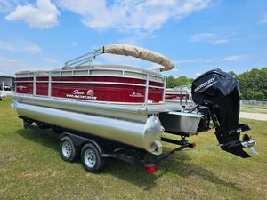 2024 Sun Tracker Party Barge® 20 DLX