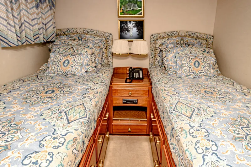 Diday Yacht Photos Pics Twin beds with patterned bedding in a cozy 1984 Burger 91 yacht cabin.