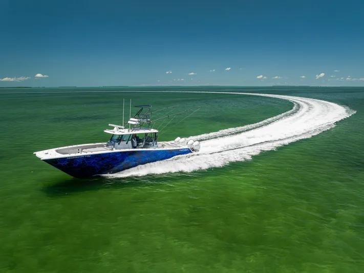  Yacht Photos Pics Freeman 42 LR boat cruising on green water, 2021 model, creating a sweeping wake.