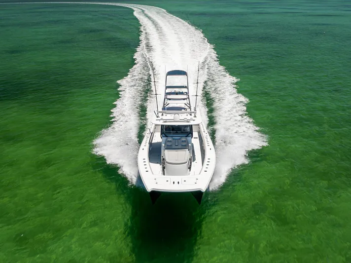  Yacht Photos Pics Freeman 42 LR boat cruising on clear green water, aerial view, 2021 model.