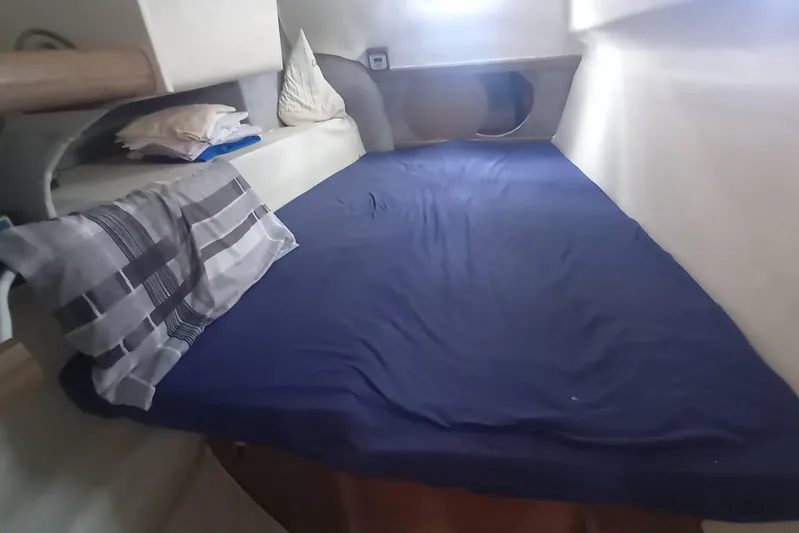 Dreamteam Yacht Photos Pics Cozy cabin interior of 1993 Fountaine Pajot Antigua 37 with blue bedding.