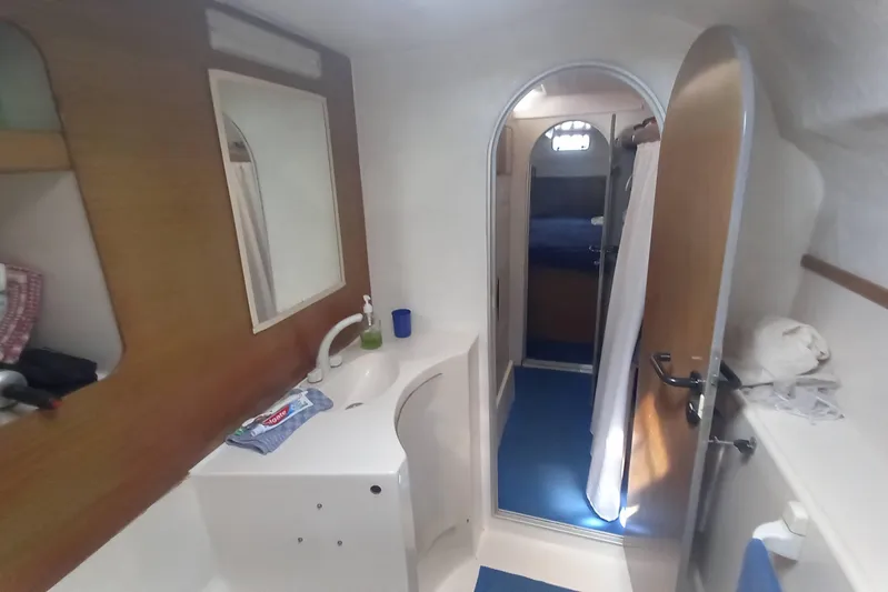 Dreamteam Yacht Photos Pics Interior of 1993 Fountaine Pajot Antigua 37 yacht bathroom with sink and mirror.