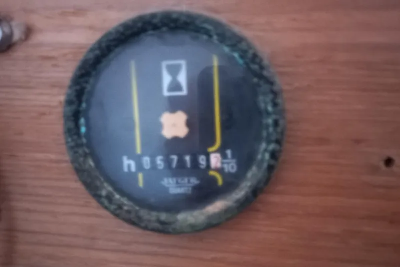 Dreamteam Yacht Photos Pics Hour meter on 1993 Fountaine Pajot Antigua 37 boat dashboard.