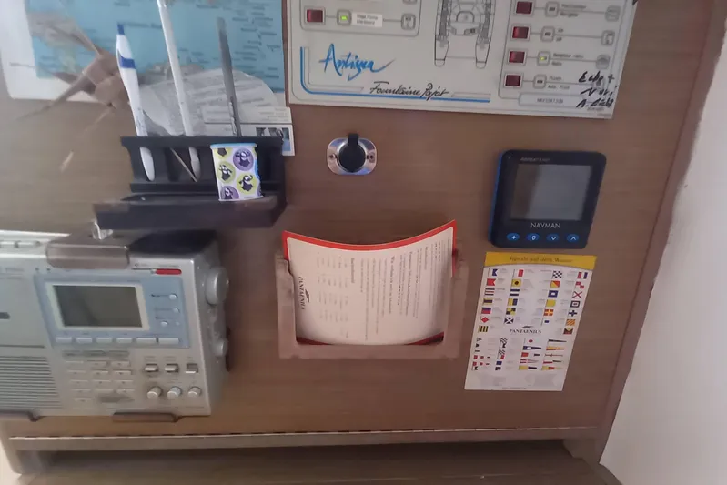 Dreamteam Yacht Photos Pics Control panel of a 1993 Fountaine Pajot Antigua 37 catamaran with navigation equipment.