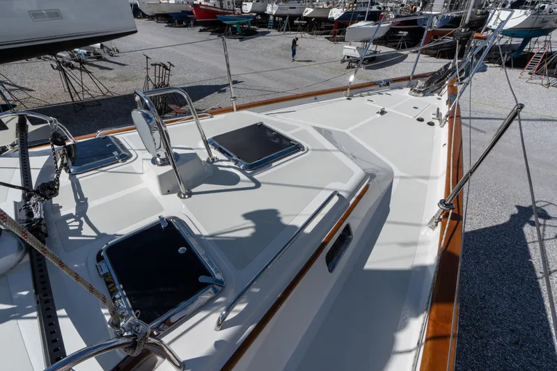 Solitude Yacht Photos Pics 2018 Passport Vista 545 Center Cockpit sailboat deck, featuring sleek design and modern fittings.