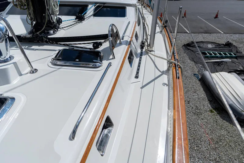 Solitude Yacht Photos Pics Passport Vista 545 Center Cockpit 2018 yacht deck with polished fittings and wood trim.