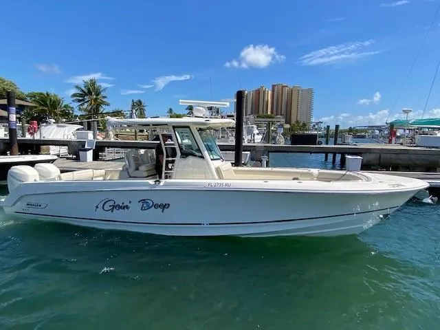  Yacht Photos Pics 2019-Boston-Whaler-330-Outrage-MarineMax-Yacht-Center