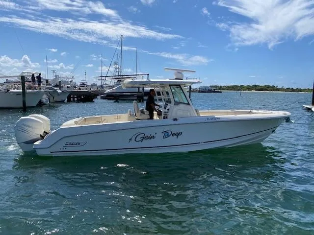  Yacht Photos Pics 2019-Boston-Whaler-330-Outrage-MarineMax-Yacht-Center