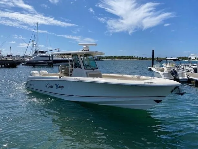  Yacht Photos Pics 2019-Boston-Whaler-330-Outrage-MarineMax-Yacht-Center
