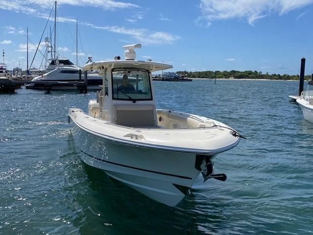 2019 Boston Whaler 330 Outrage